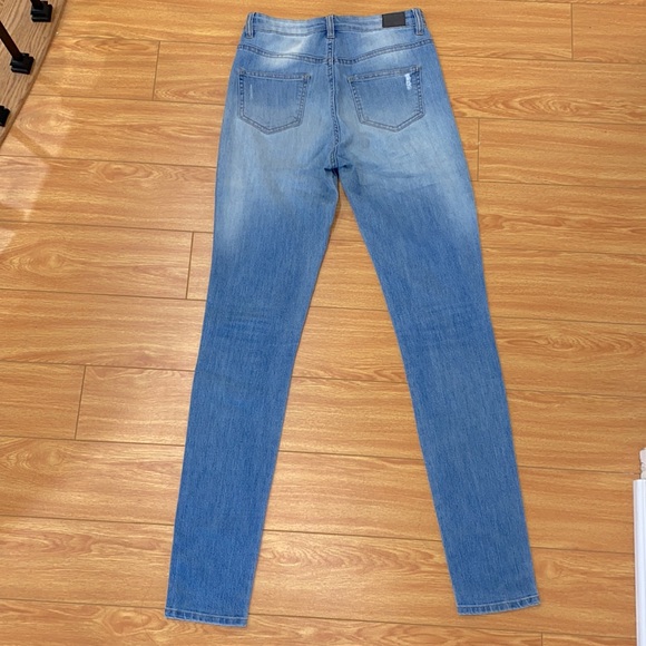 Light Wash High rise Skinny Jeans - Picture 3 of 3
